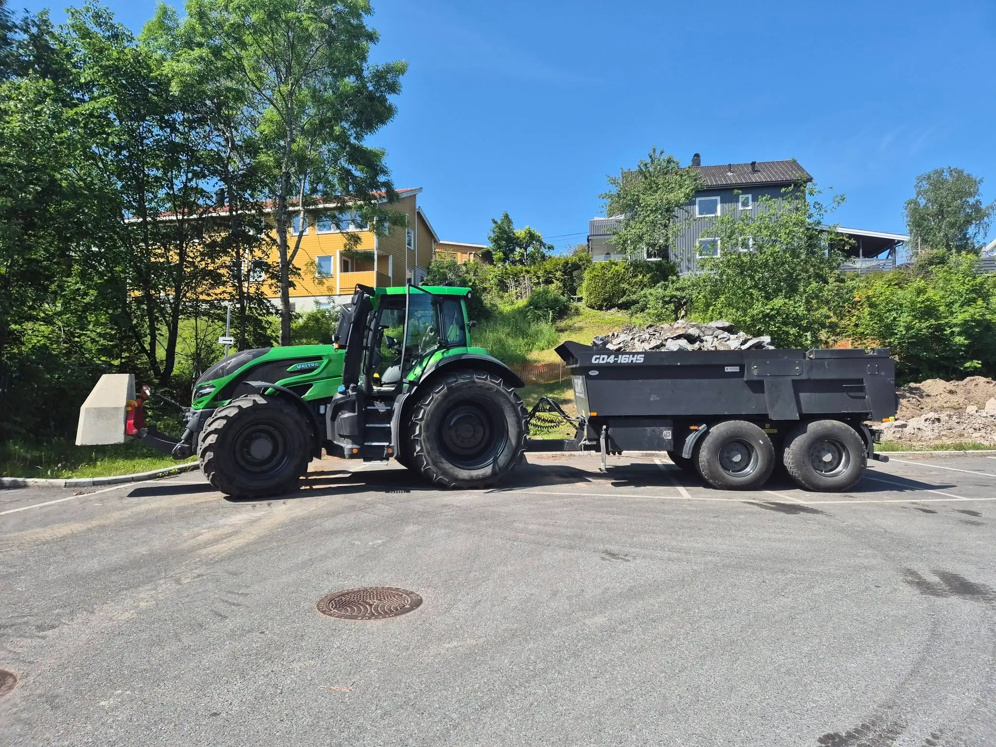 Traktor med tipphenger – massetransport