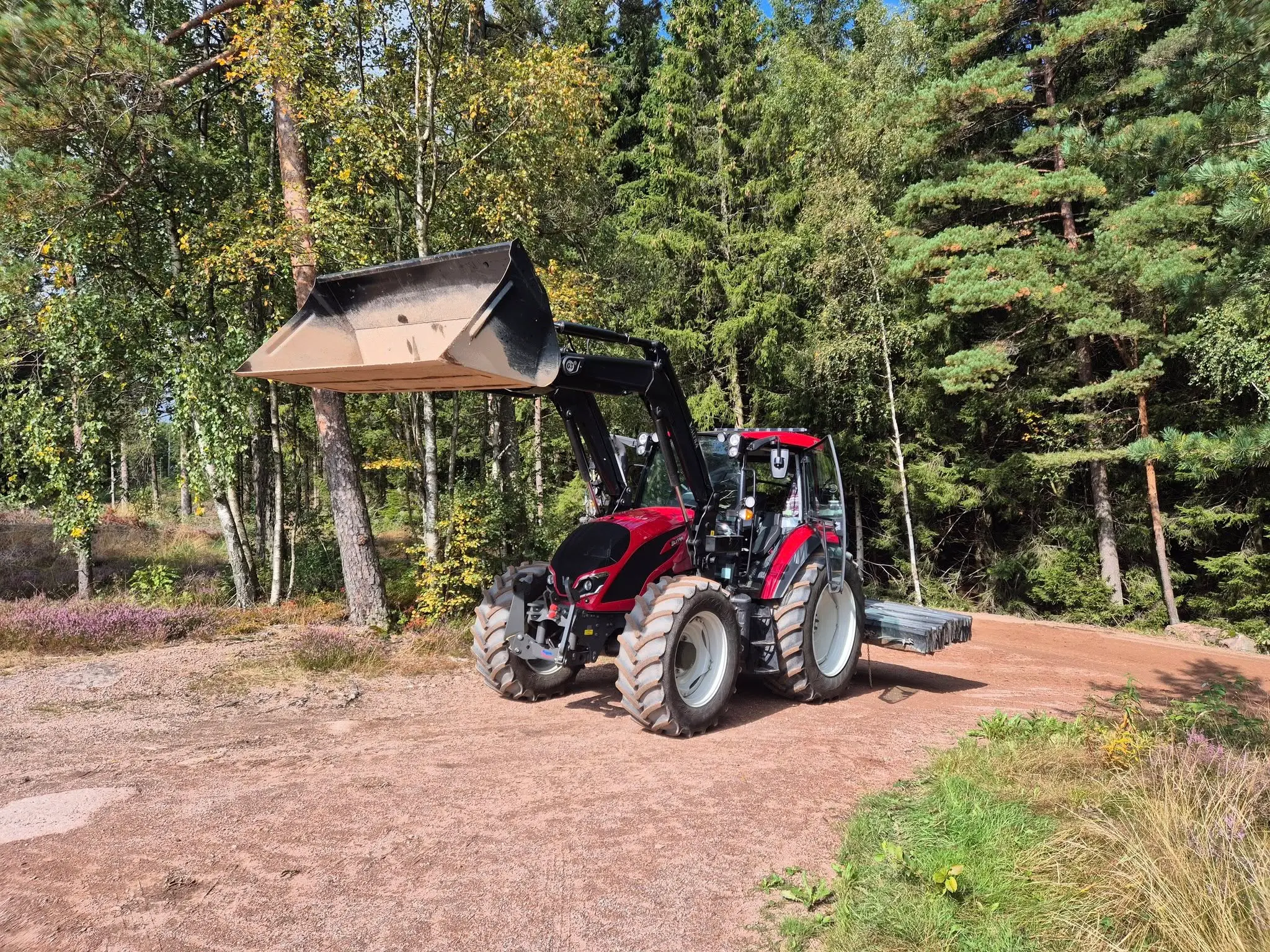 Traktor i skogsarbeid